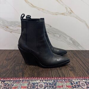 BLACK LEATHER STEVE MADDEN WESTERN STYLE BOOTIE SIZE 7